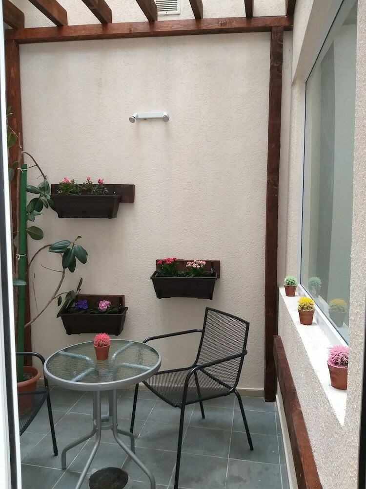 Tranzzit Hotel