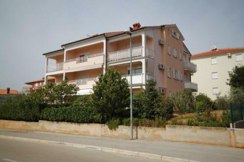 Apartments With A Parking Space Novigrad - 7049