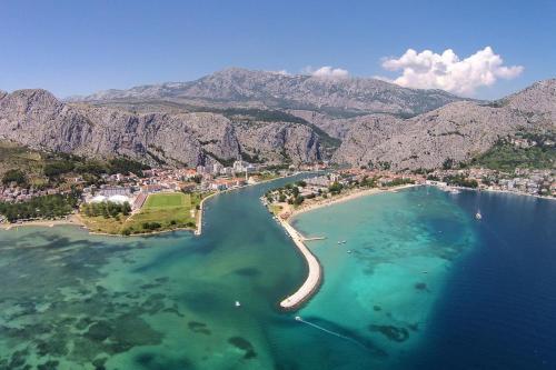 Apartments By The Sea Omis - 2822