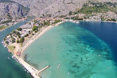 Apartments With A Parking Space Omis - 14625