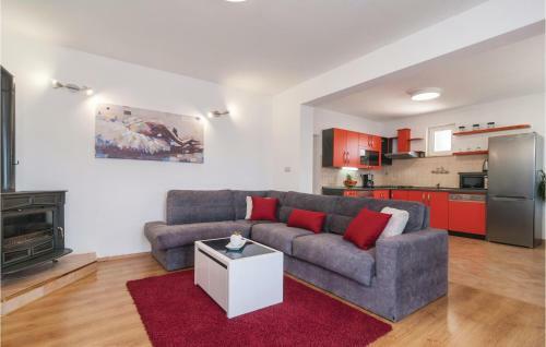 Three-bedroom Holiday Home In Seoca