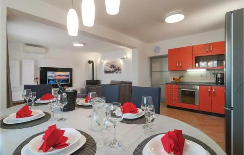 Three-bedroom Holiday Home In Seoca