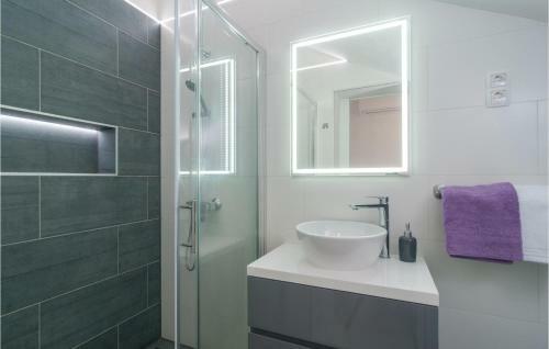 Three-bedroom Holiday Home In Seoca