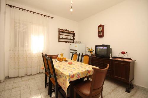 Apartments With A Parking Space Mrljane, Pasman - 8498