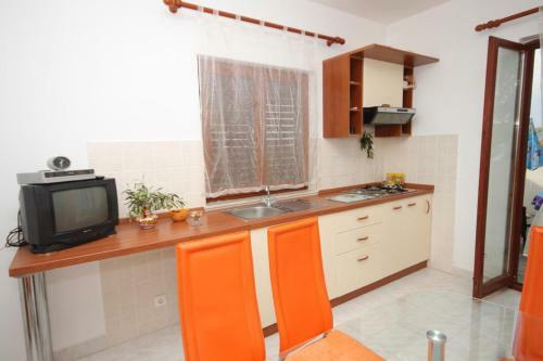 Apartments With A Parking Space Mrljane, Pasman - 8498