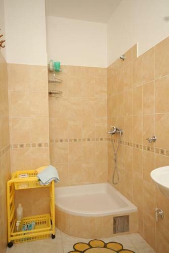 Apartments With A Parking Space Mrljane, Pasman - 8498