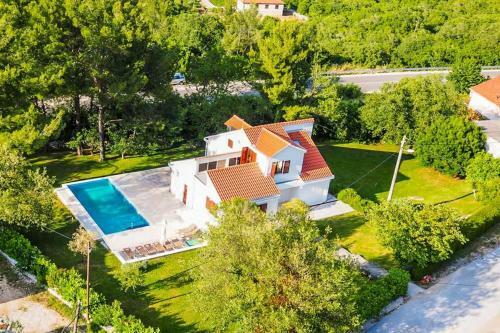 Mihatovici Villa Sleeps 8 Pool Air Con Wifi