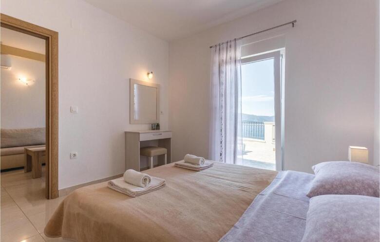 One-bedroom Apartment In Komarna