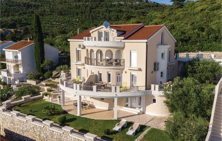 One-bedroom Apartment In Komarna