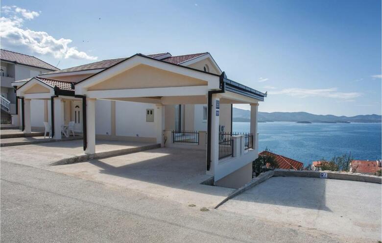 One-bedroom Apartment In Komarna