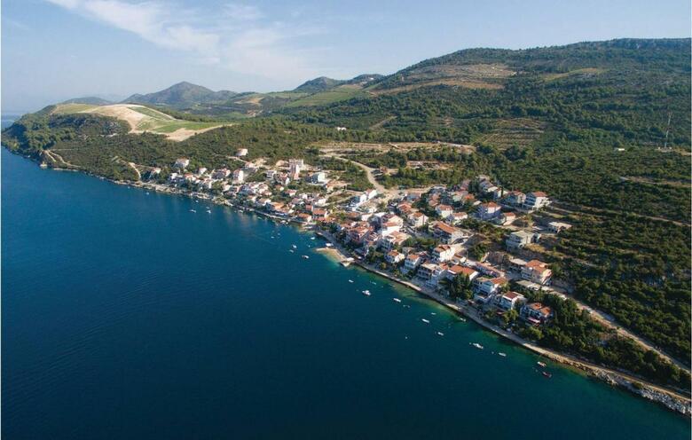 One-bedroom Apartment In Komarna