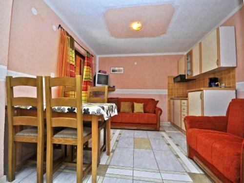 Apartments With A Parking Space Fazana - 13742