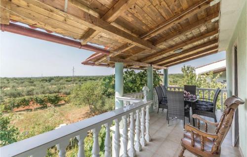 Two-bedroom Apartment In Fondole