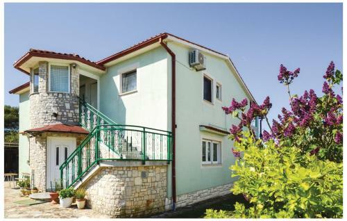Two-bedroom Apartment In Fondole