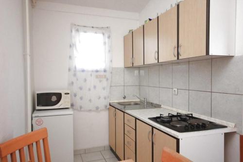 Apartments With A Parking Space Fazana - 7230