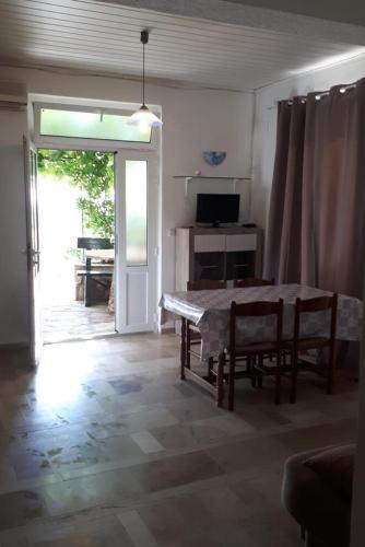 Apartments With A Parking Space Ivan Dolac (hvar) - 8753