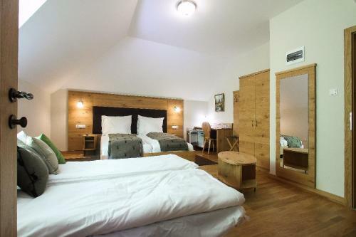Hotel H�dos�ri Vad�szh�z