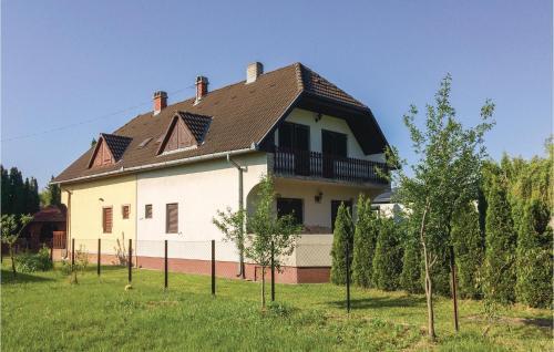 Three-bedroom Holiday Home In Balatonfenyves