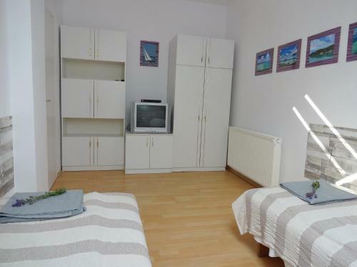 Alb�zia Apartments