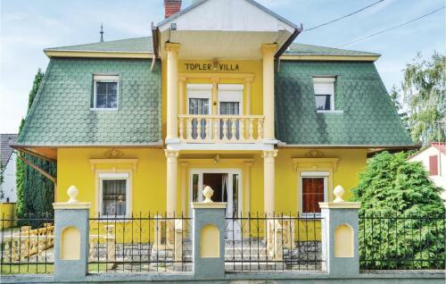 Five-bedroom Holiday Home In Balatonfoldvar