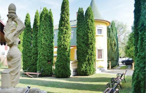 Five-bedroom Holiday Home In Balatonfoldvar