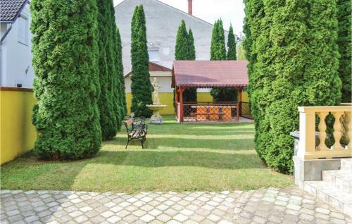 Five-bedroom Holiday Home In Balatonfoldvar