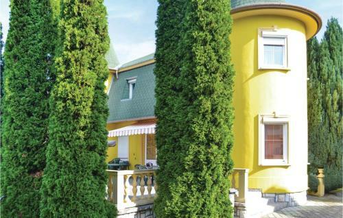 Five-bedroom Holiday Home In Balatonfoldvar