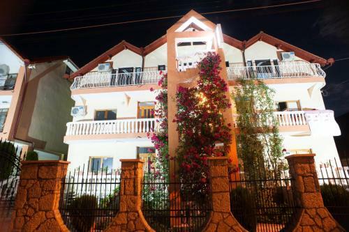Hostal Complex Marinn 1