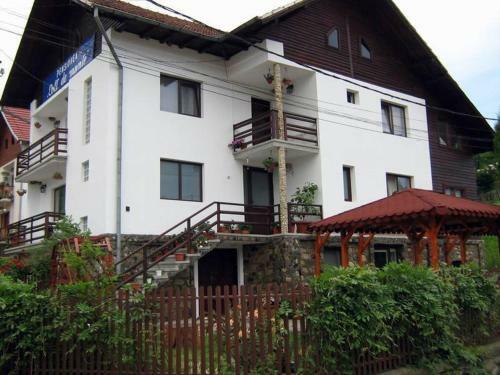 Hostal Pensiunea Colt De Munte
