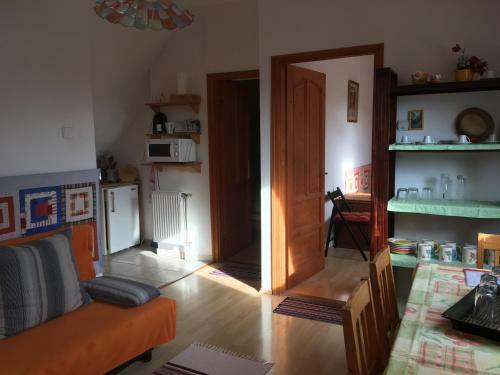 Hostal Bakonyi Apartmanh�z - M�kus Vend�gl? Restaurant