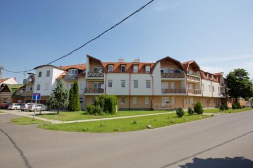 Zoli Apartmanok-balcony K�lcsey 32
