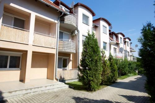 Zoli Apartmanok-balcony K�lcsey 32