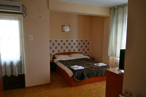Hotel Tata Si Fii