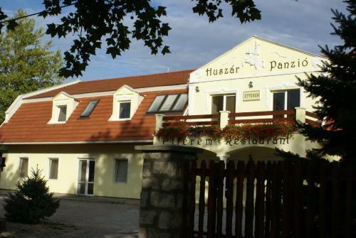 Bed & Breakfast Husz�r Panzi� �s �tterem