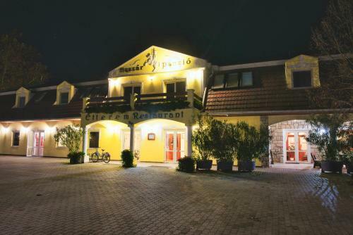 Bed & Breakfast Husz�r Panzi� �s �tterem