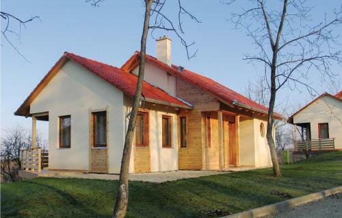 Three-bedroom Holiday Home In Szolad