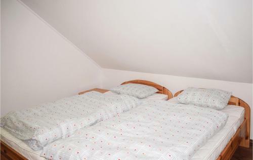 Three-bedroom Holiday Home In Szolad