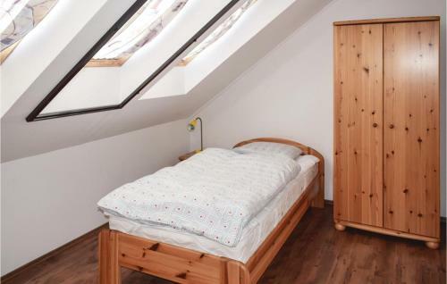 Three-bedroom Holiday Home In Szolad