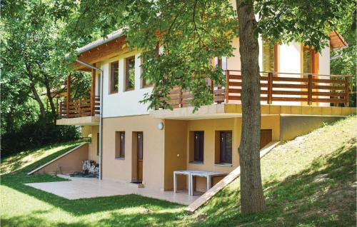 Three-bedroom Holiday Home In Szolad