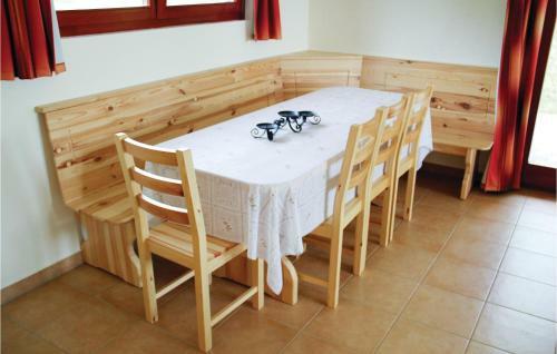 Three-bedroom Holiday Home In Szolad