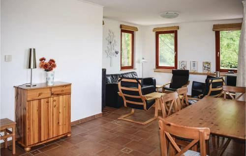 Three-bedroom Holiday Home In Szolad