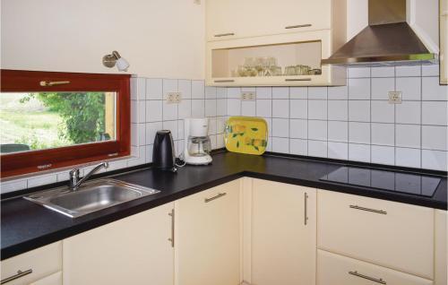 Three-bedroom Holiday Home In Szolad