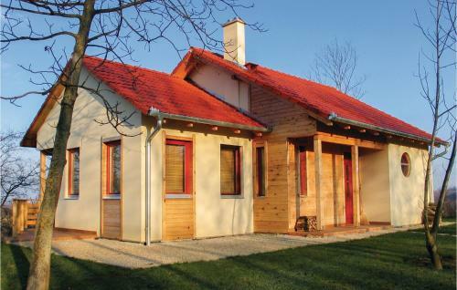 Three-bedroom Holiday Home In Szolad
