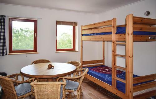 Three-bedroom Holiday Home In Szolad