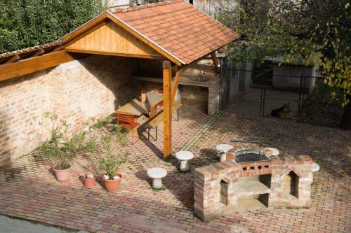 Hostal Tompos Vend�gh�z �s Pince