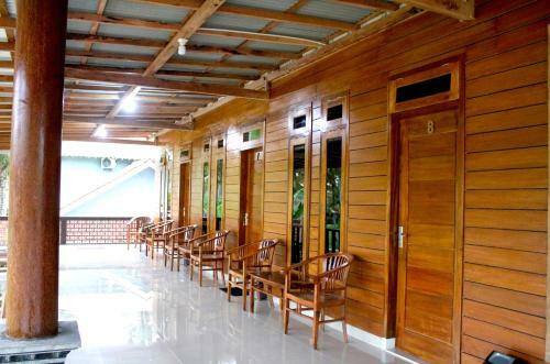 Hostal Arrys Watukarung Surfcamp