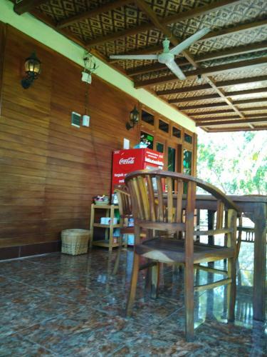 Hostal Arrys Watukarung Surfcamp