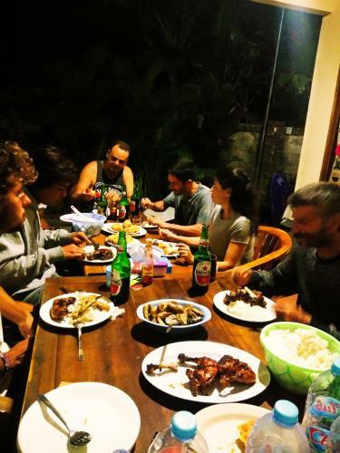 Hostal Arrys Watukarung Surfcamp