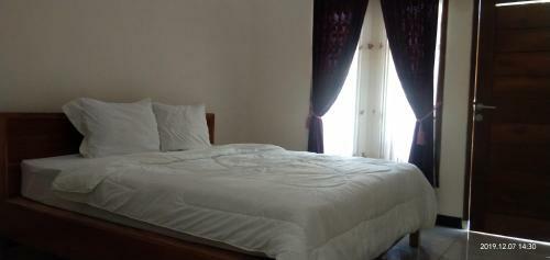 Hostal Arrys Watukarung Surfcamp