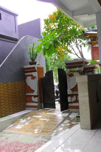 Posada Serangan Inn II